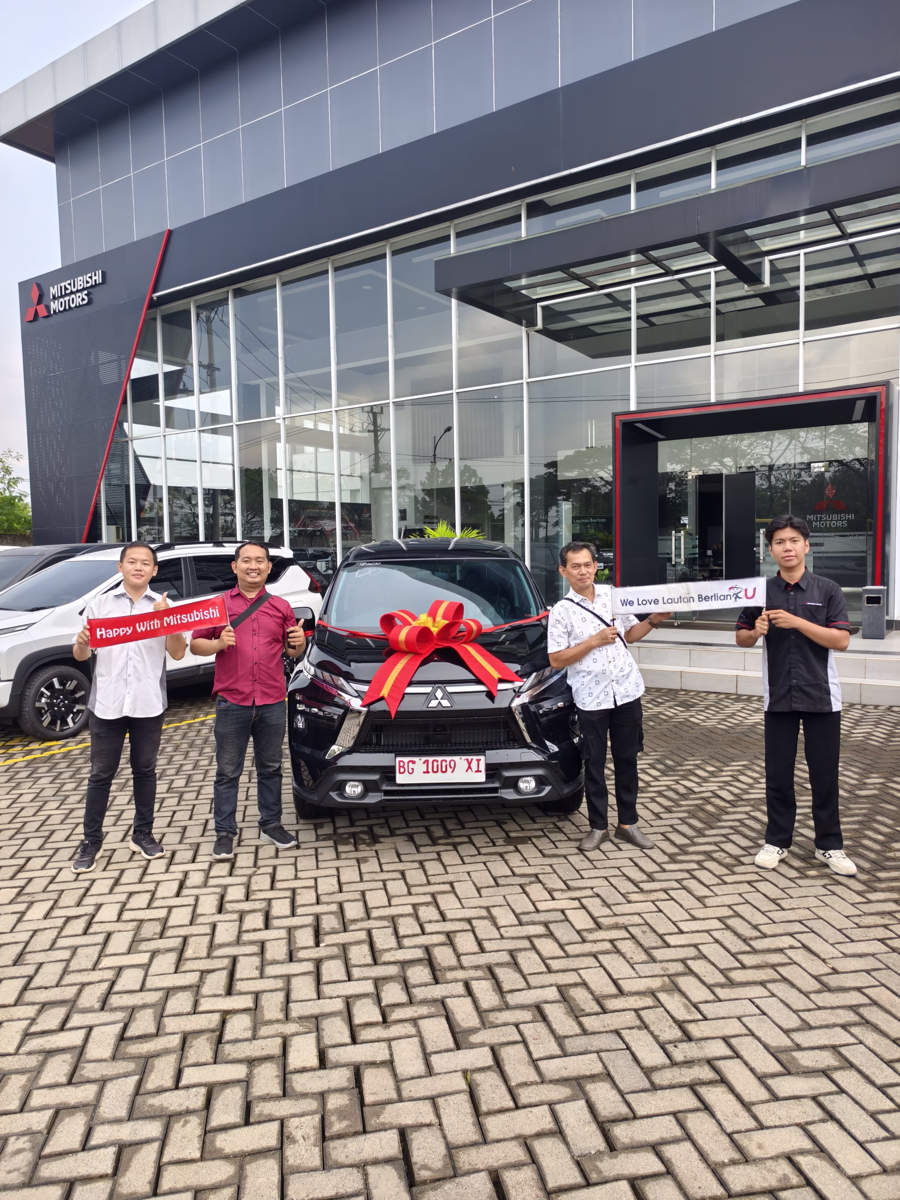Penyerahan unit XPANDER ULTIMATE di Kenten